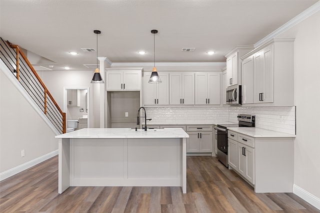 kitchen with sink, stainless steel appliances, decorative backsplash, and hardwood / wood-style flooring