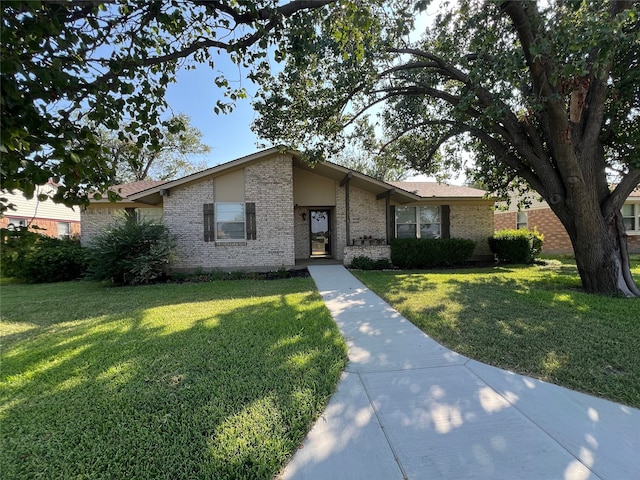 single story home with a front yard