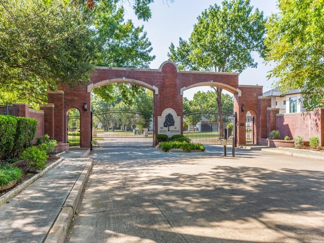 view of home's community featuring a gate