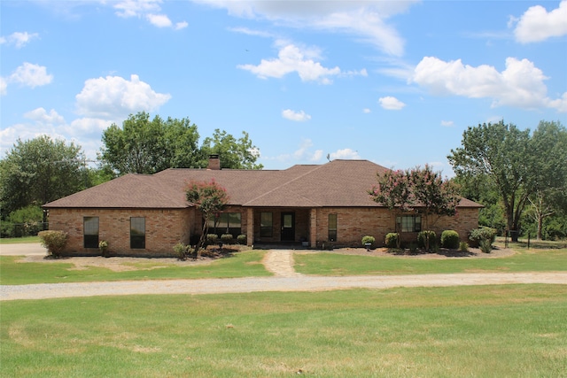 ranch-style house featuring a front lawn