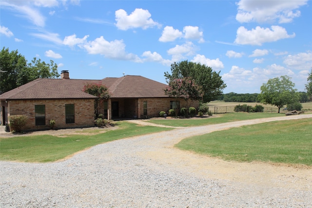 ranch-style house featuring a front lawn