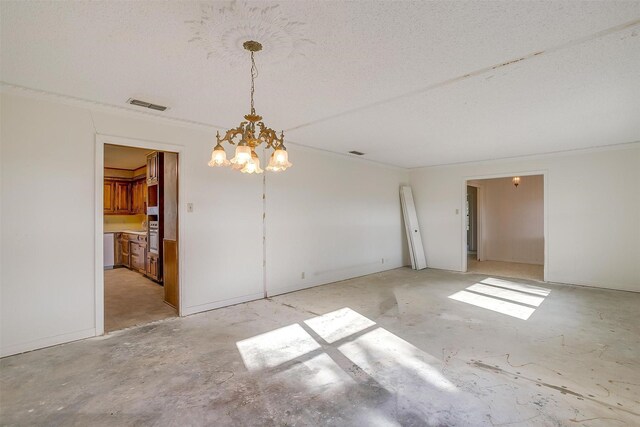 unfurnished room featuring a notable chandelier and a textured ceiling