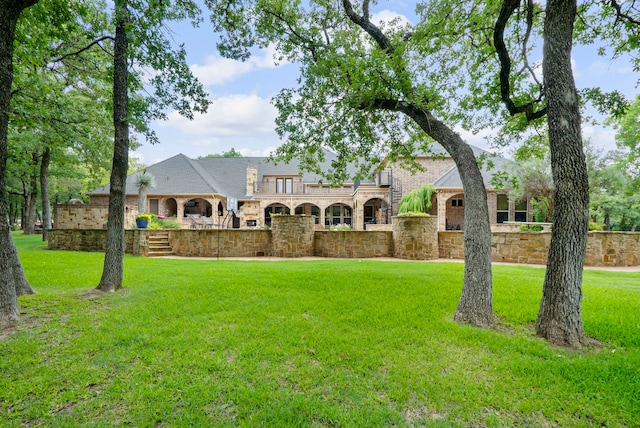 view of front of home with a front lawn