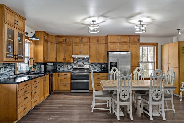 kitchen with sink, tasteful backsplash, dark wood-type flooring, and black appliances