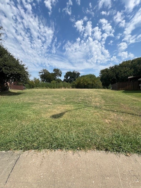 647 Three Tee Ct, Grand Prairie TX, 75052 land for sale