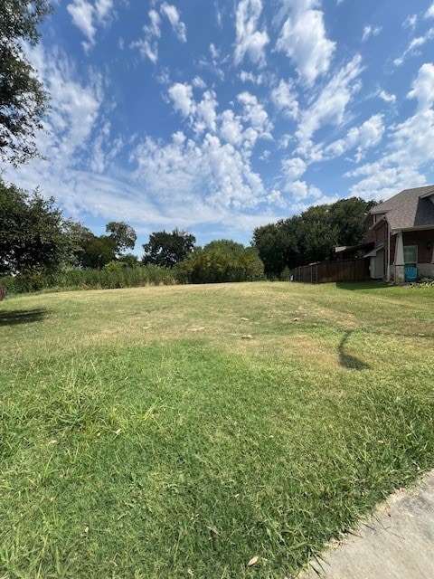 Listing photo 3 for 647 Three Tee Ct, Grand Prairie TX 75052