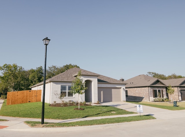 view of front facade featuring a garage and a front yard