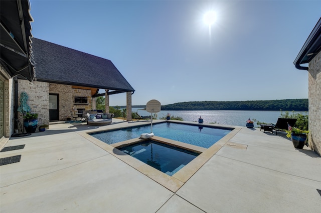 view of swimming pool with an in ground hot tub and a patio area