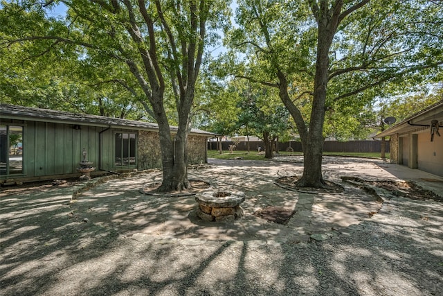 view of yard featuring a patio