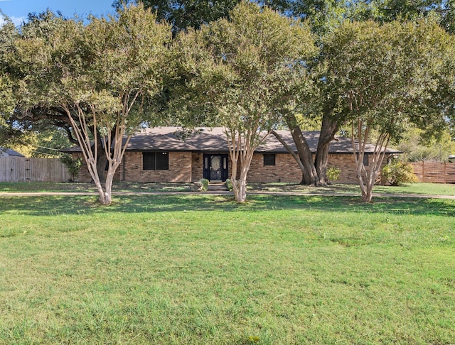 view of front of property with a front lawn