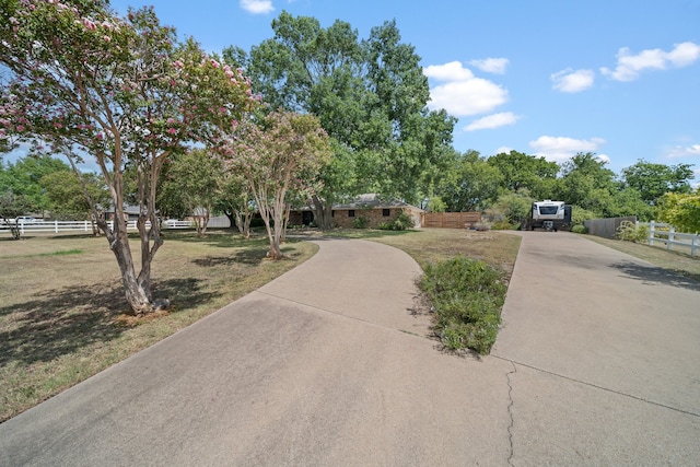 view of front facade with a front yard