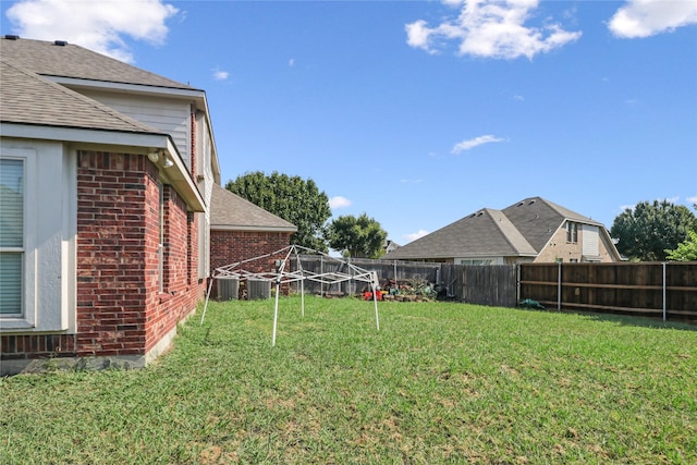 view of yard featuring a fenced backyard