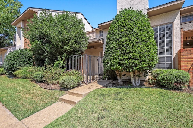 view of front of house with a front yard