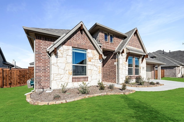 view of front of property with a front yard