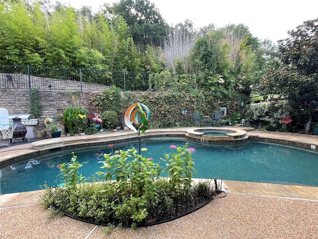 view of pool featuring an in ground hot tub