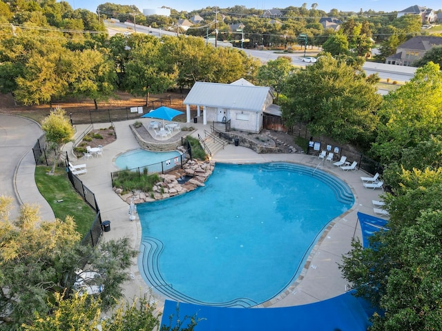 view of swimming pool