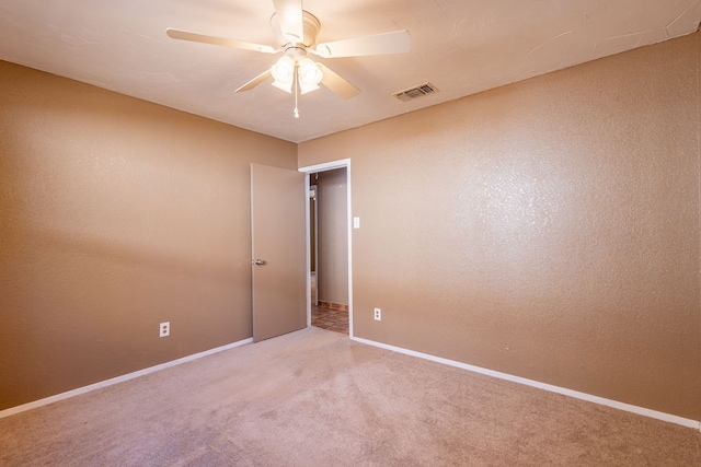 carpeted empty room featuring ceiling fan