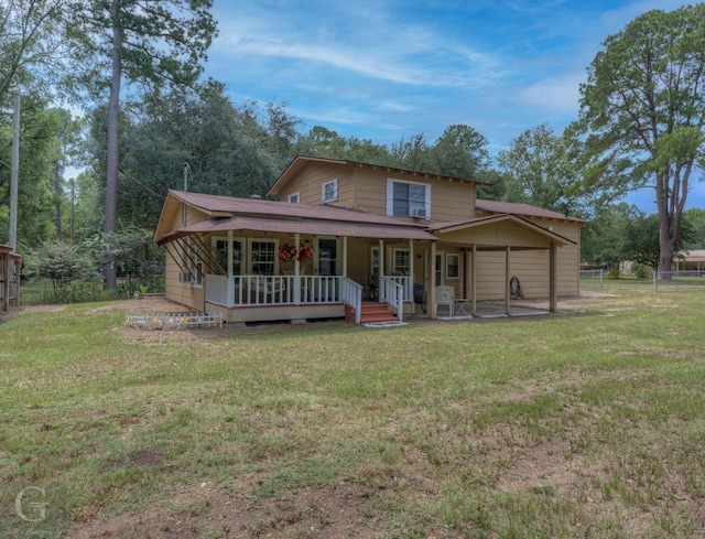 country-style home featuring covered porch, a front lawn, and fence