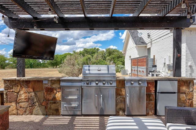 view of patio featuring a grill, a pergola, and area for grilling