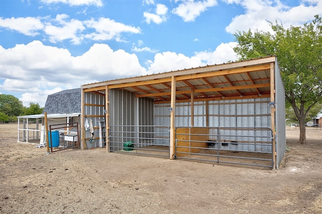 view of stable featuring an outbuilding