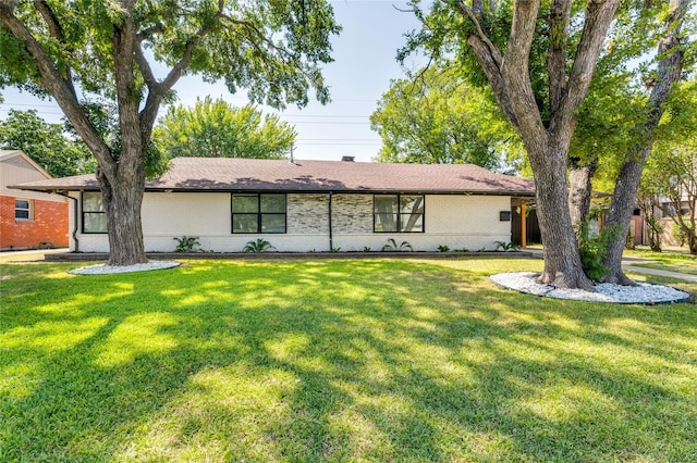 view of front of house with a front lawn and brick siding