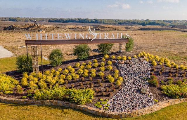 birds eye view of property featuring a rural view