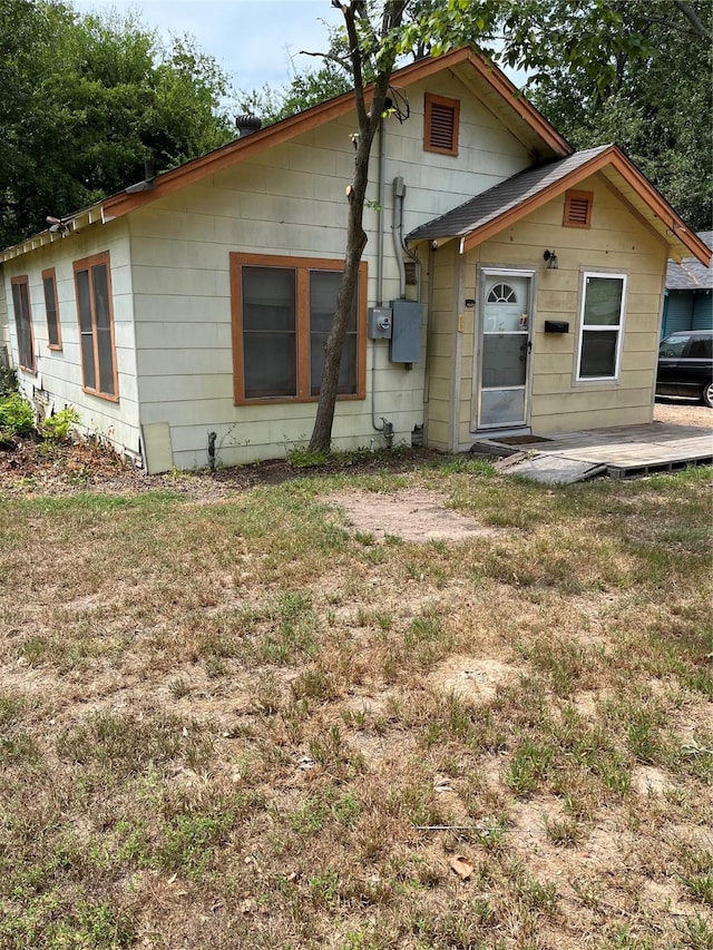 back of house featuring a patio and a lawn