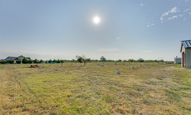 view of yard featuring a rural view