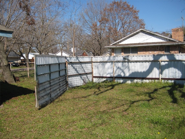 view of yard featuring fence