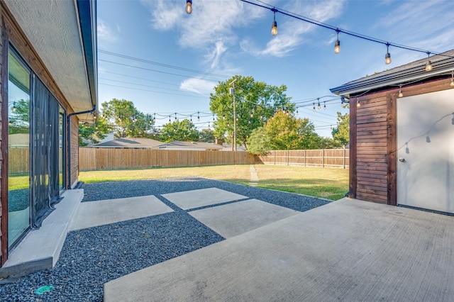 view of yard featuring a patio area