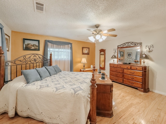 living room featuring a textured ceiling, ceiling fan, and hardwood / wood-style floors