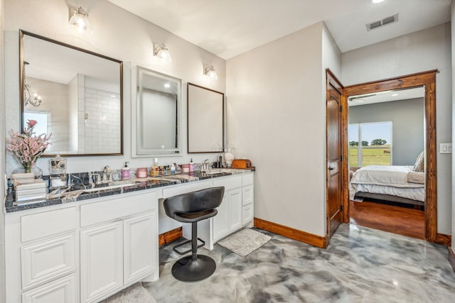 bathroom featuring an inviting chandelier and vanity