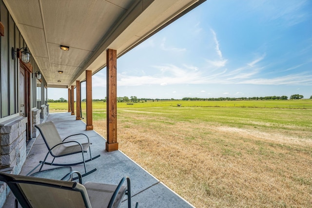 view of yard featuring a rural view