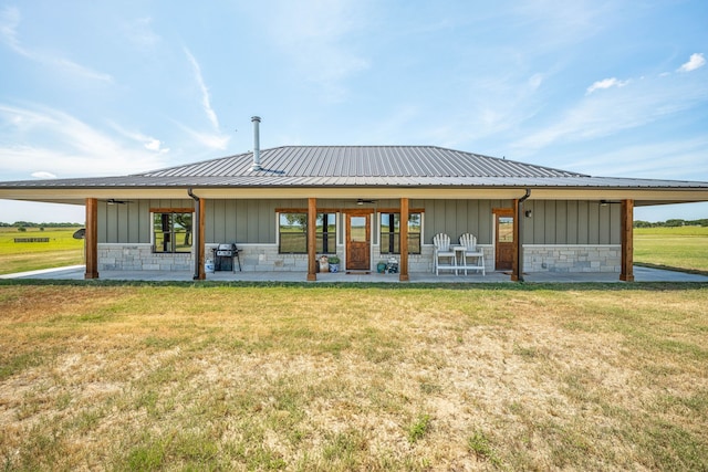 rear view of house featuring a yard