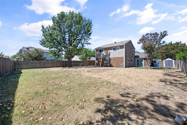 view of yard with a shed