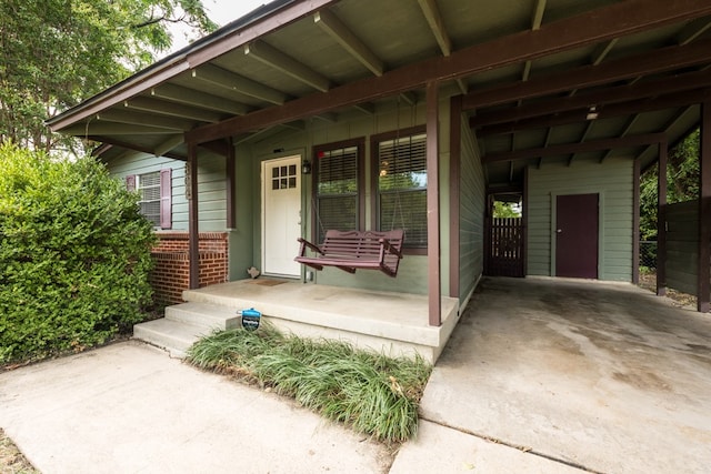 entrance to property featuring a porch