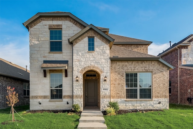 view of front of property with a front lawn