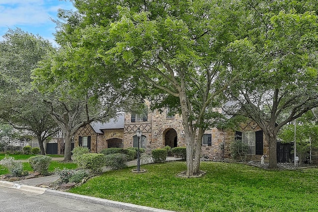 view of front of house with a front lawn