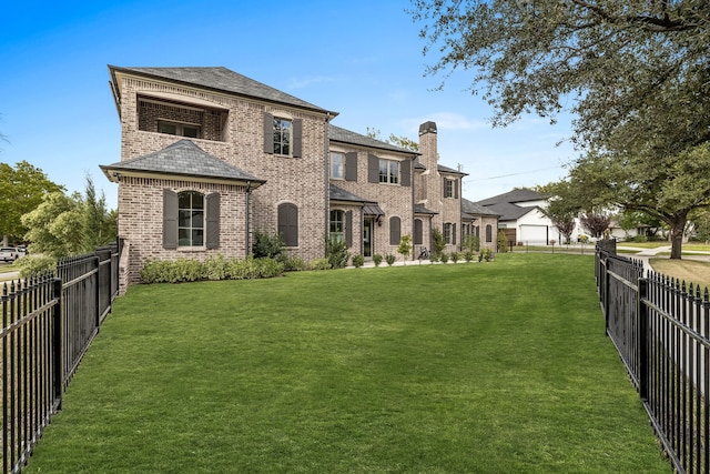 exterior space featuring a front yard