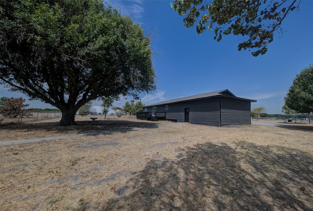 view of yard featuring a rural view