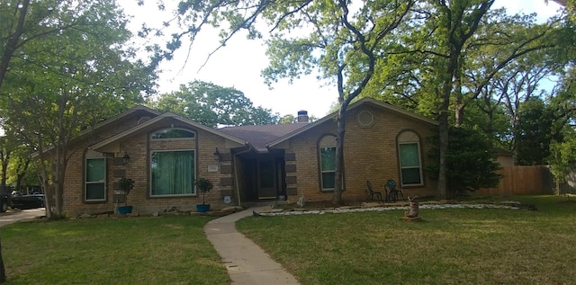 view of front of property with a front yard