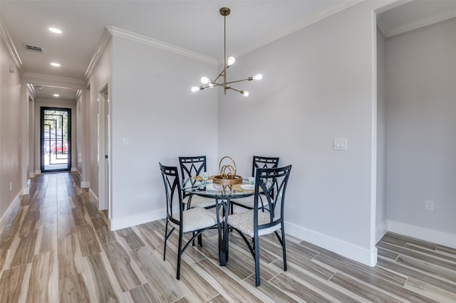 dining room featuring crown molding, an inviting chandelier, and light hardwood / wood-style floors