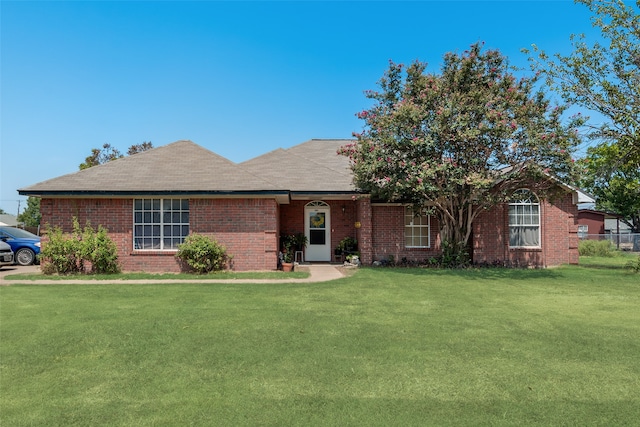 view of front of home featuring a front lawn