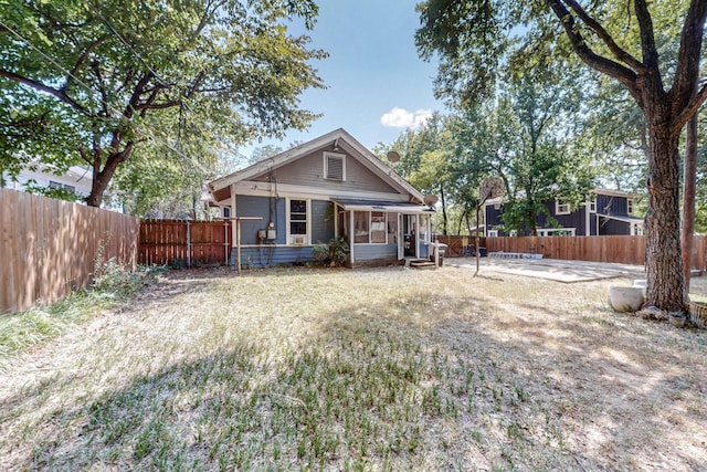 view of front of property featuring a fenced backyard