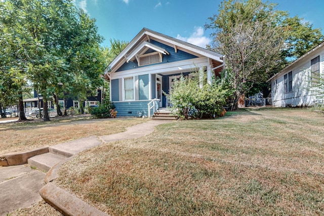 view of front of home featuring a front lawn