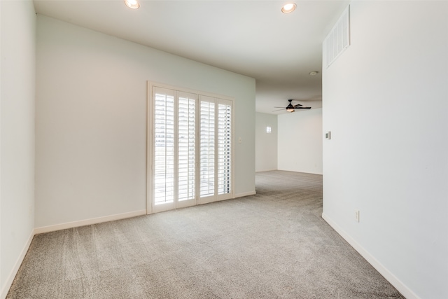 carpeted empty room featuring ceiling fan