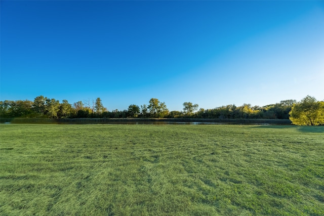 view of yard featuring a water view