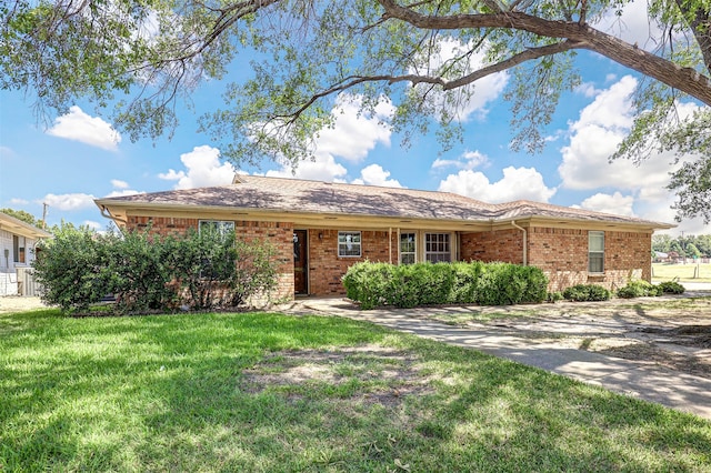 ranch-style home featuring a front yard