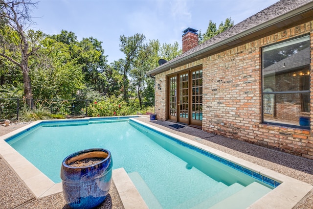 view of swimming pool