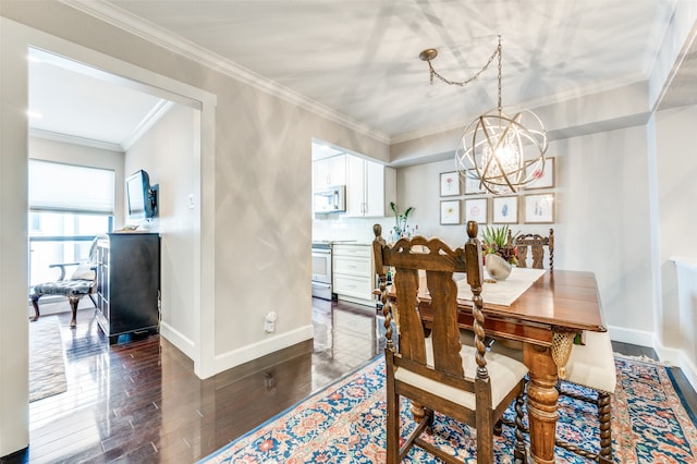 dining space featuring crown molding, dark hardwood / wood-style flooring, and an inviting chandelier